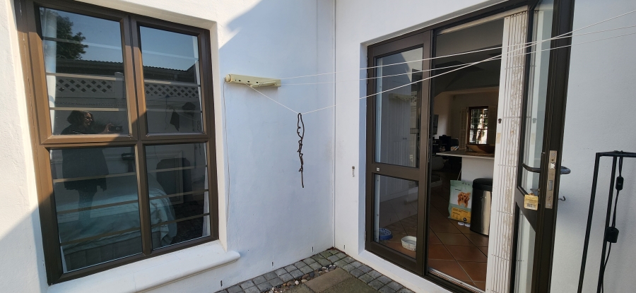 To Let 2 Bedroom Property for Rent in Harfield Village Western Cape